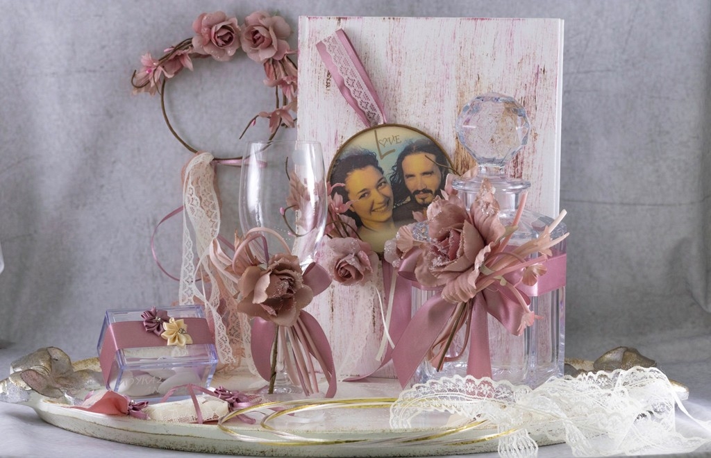 18403GME <p>Μπομπονιέρα γάμου Evaplex κουτί plexi-glass με διακόσμηση. Υπάρχει δυνατότητα εκτύπωσης των ονομάτων του ζευγαριού</p>