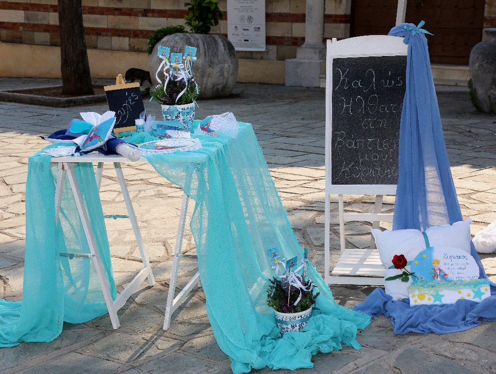 Στολισμός βάπτισης για αγόρι με θέμα Μικρός Πρίγκιπας σε γαλάζιες - λευκές ή βεραμάν - καφέ αποχρώσεις.