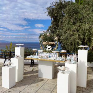 Στολισμός γάμου και βάπτισης με λευκά και χρυσά στοιχεία